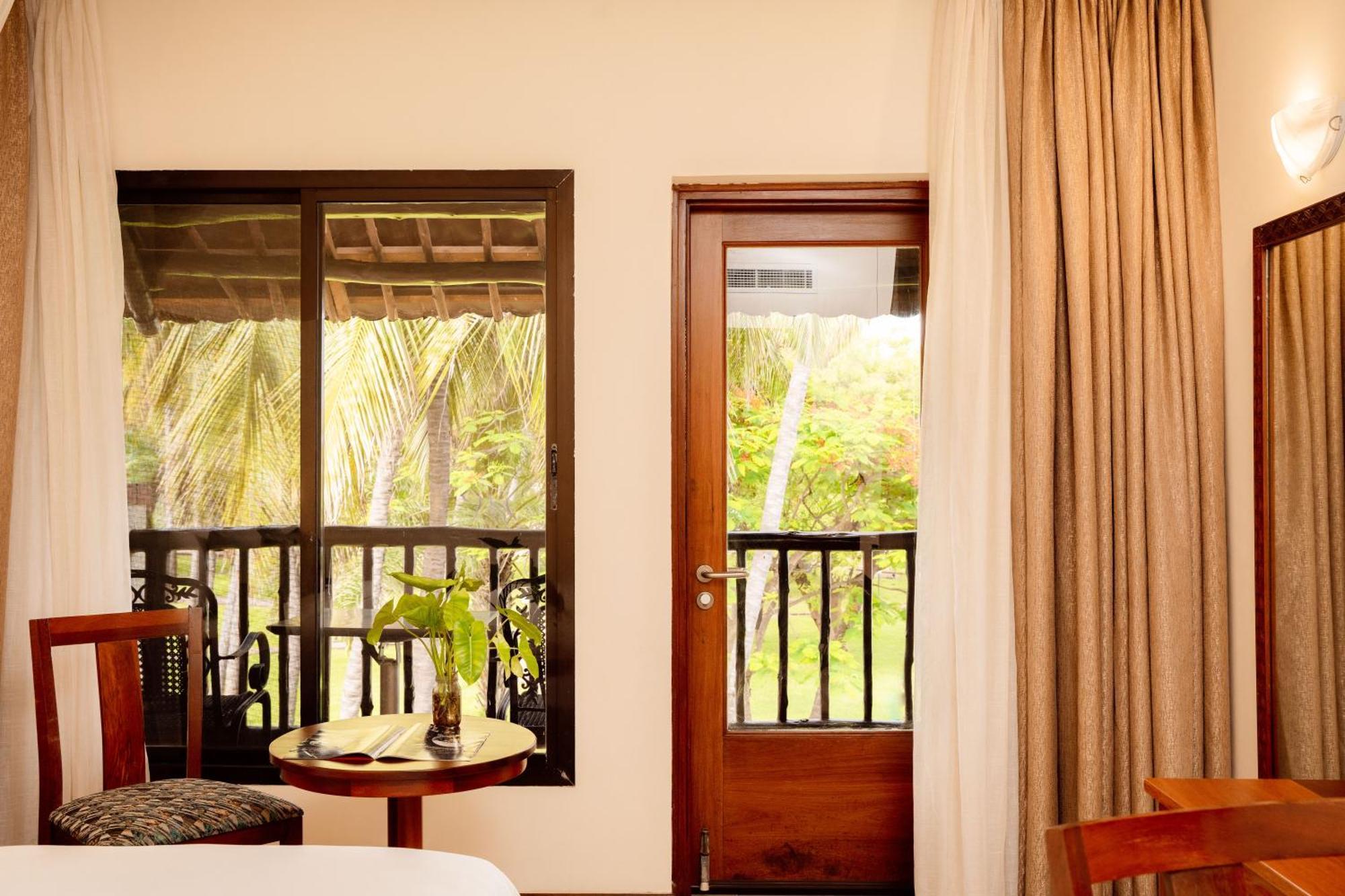 White Sands Hotel Дар-эс-Саламе Экстерьер фото