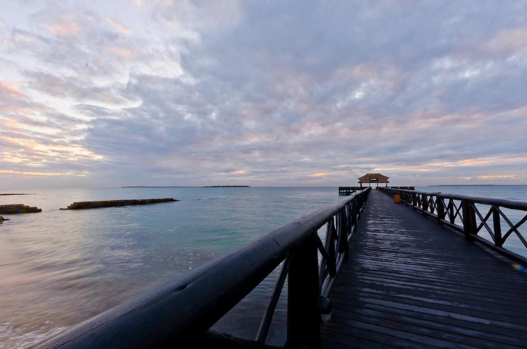 White Sands Hotel Дар-эс-Саламе Экстерьер фото